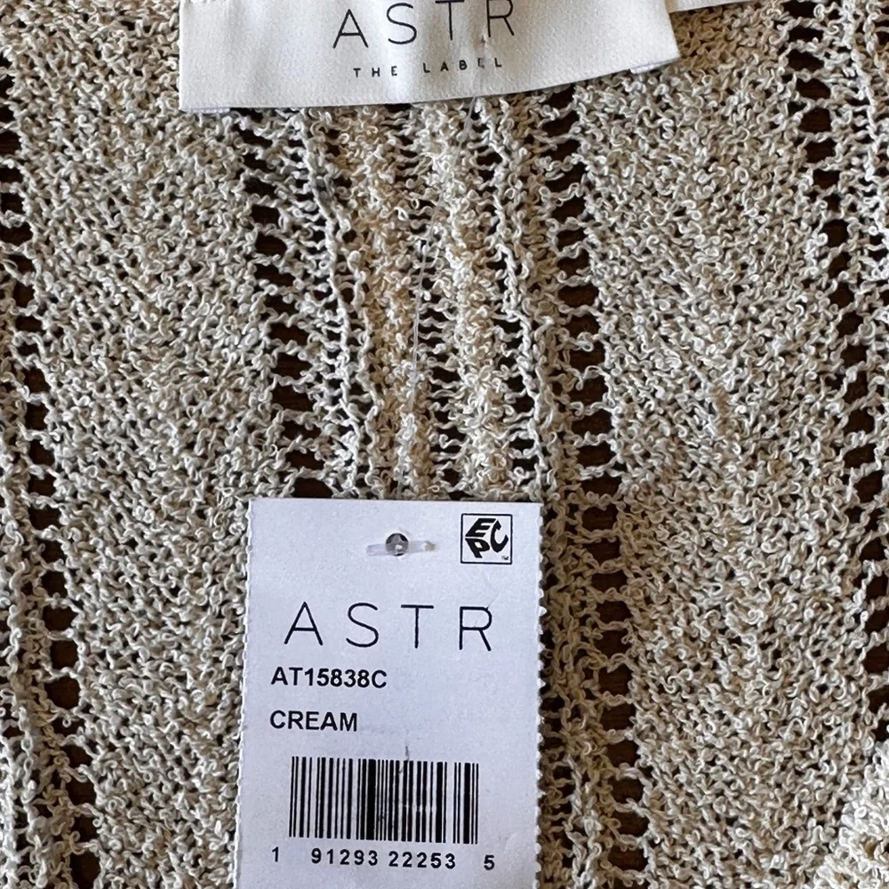 Astr‎ the Label NWT size Large cream lace long sleeve vneck wrap sweater